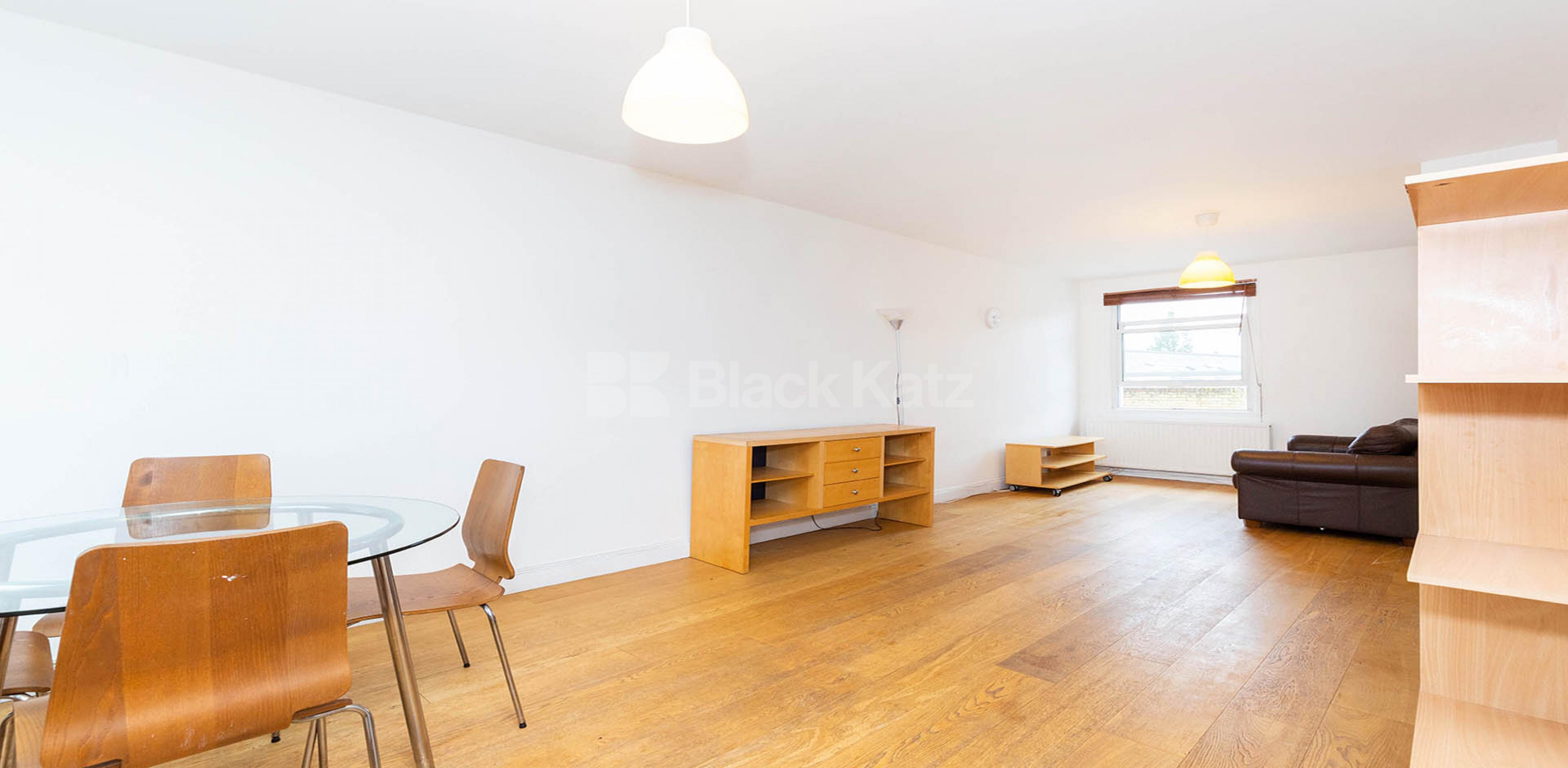 Split level three bedroom flat with modern furnishings mins to tube & shops Brecknock Road, Tufnell Park N7
